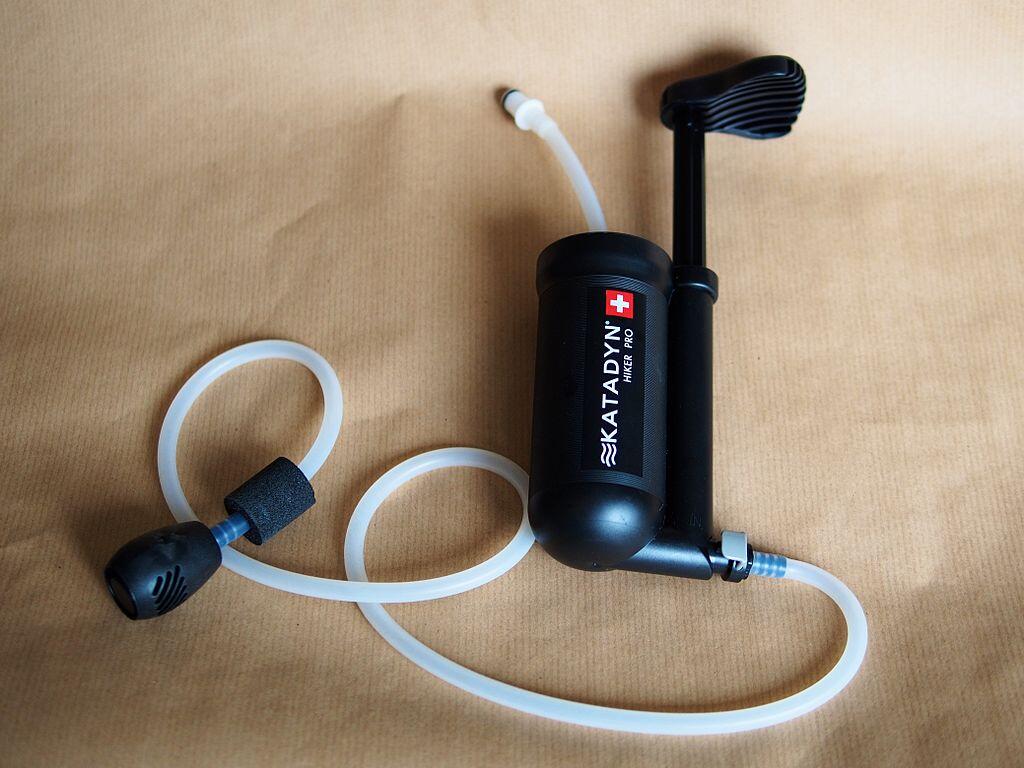 Katadyn Hiker Pro by Sputniktilt via Wikimedia Commons