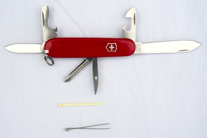 knife multi-tool gift idea for outdoors
