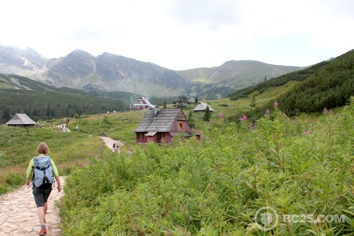crowds near betlejemka in Tatra mountains