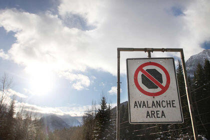 Avalanche at Kootenay Pass claims life of one person