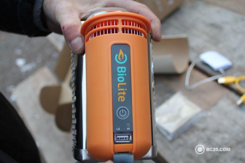 Here is the charging unit. It should be charged before using.