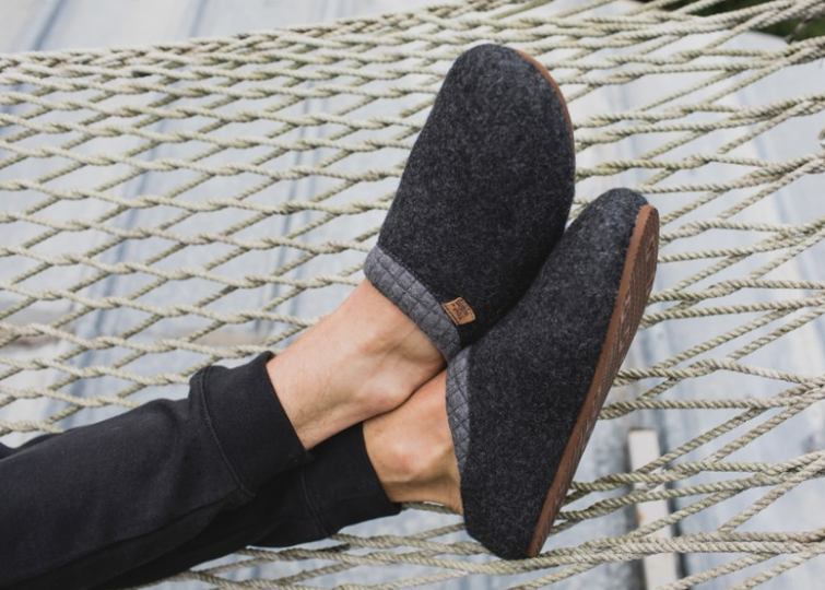 The Freewaters Jeffrey slippers in Charcoal. 