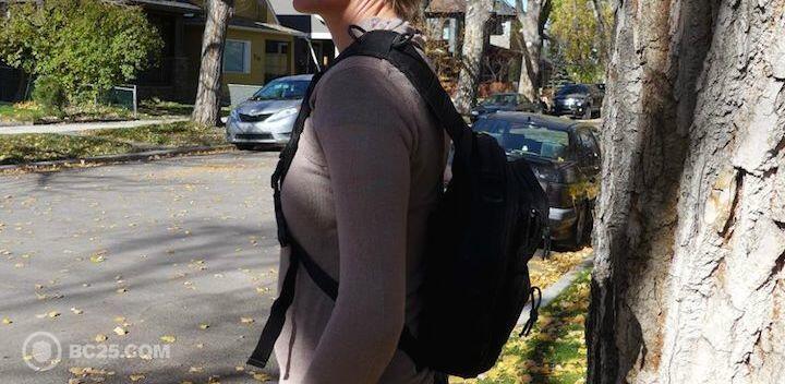 Side view showing the side buckle.